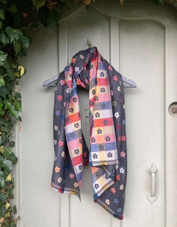 ππ Grey flower scarf