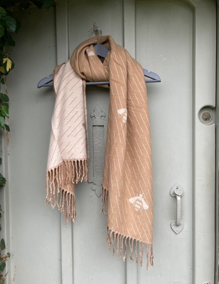 🍁🍂 Camel cream cashmere bee scarf