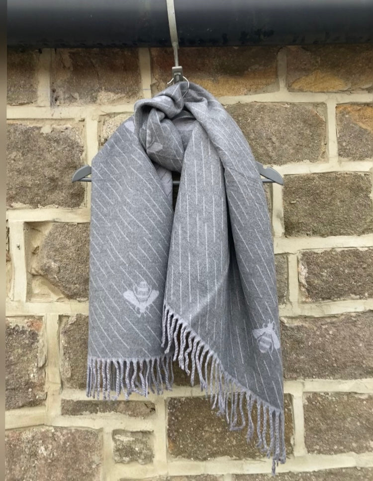 🍁🍂 Grey cashmere bee scarf