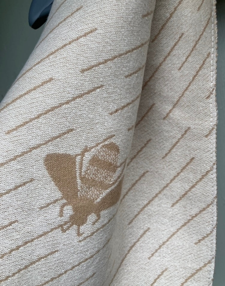 🍁🍂 Camel cream cashmere bee scarf