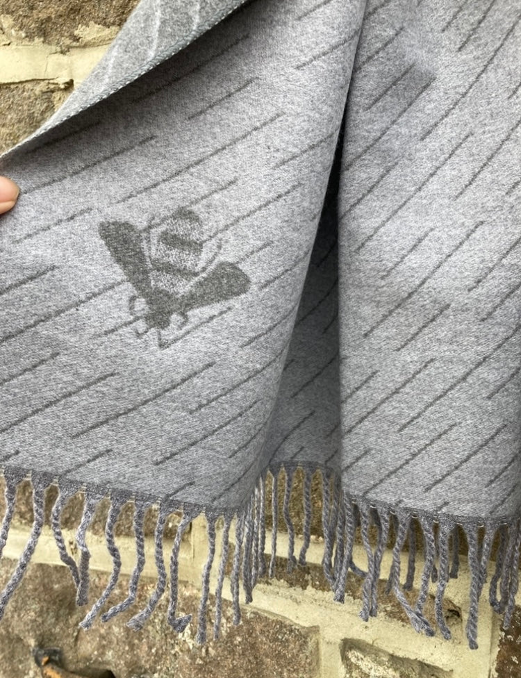🍁🍂 Grey cashmere bee scarf
