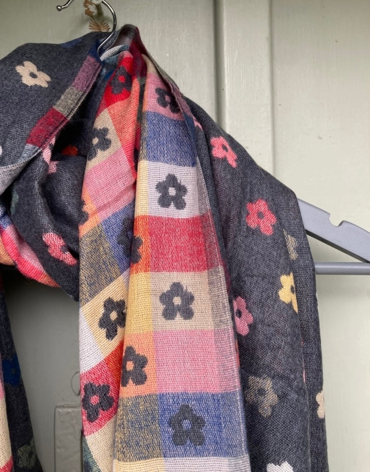 🍁🍂 Grey flower scarf