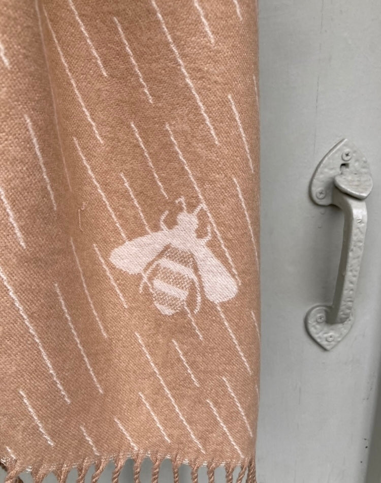 🍁🍂 Camel cream cashmere bee scarf