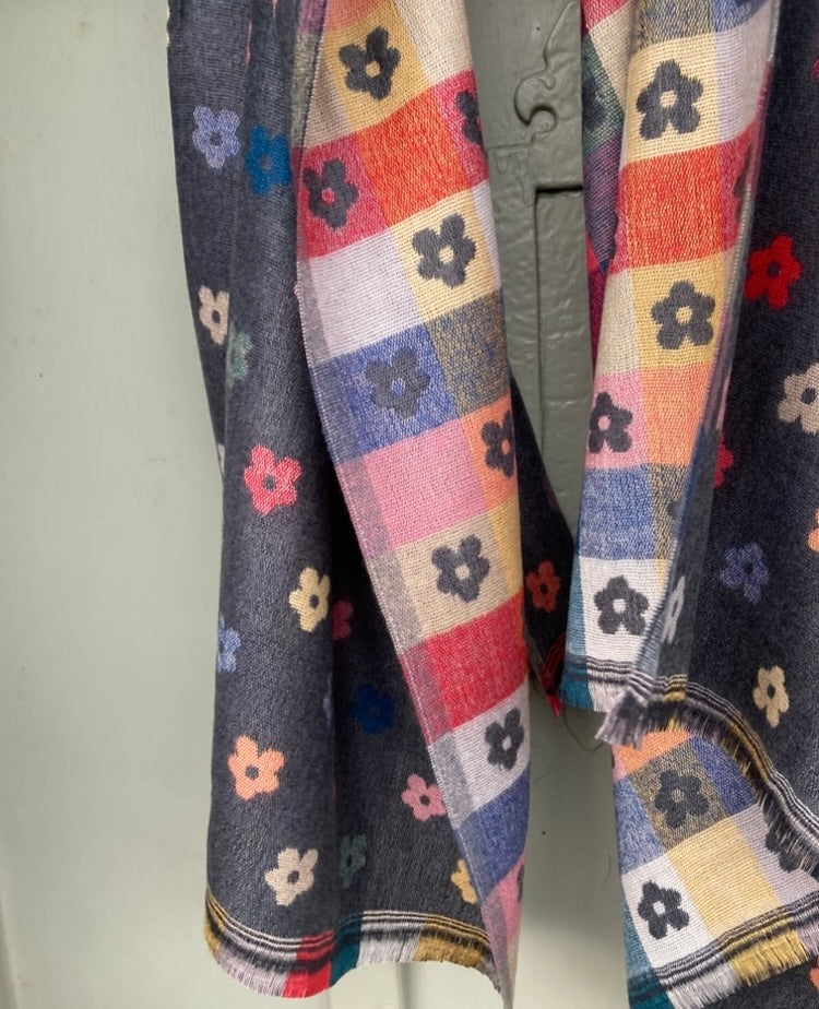 🍁🍂 Grey flower scarf