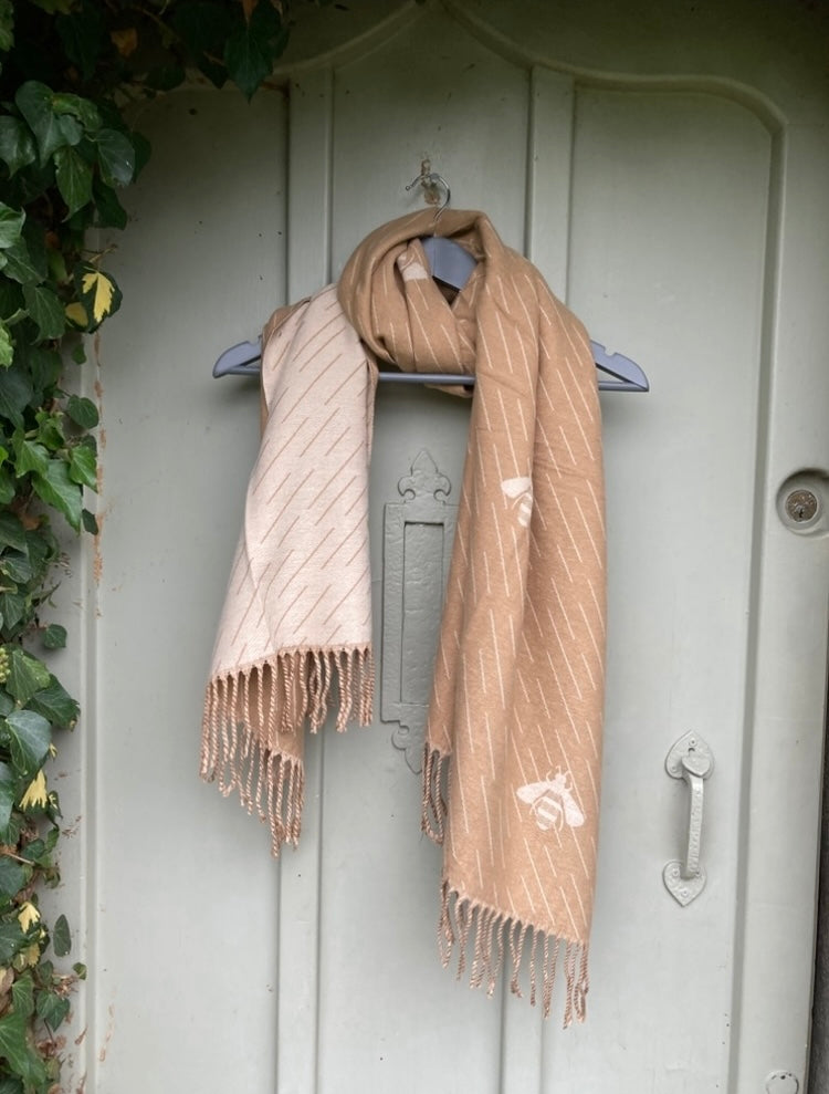 🍁🍂 Camel cream cashmere bee scarf