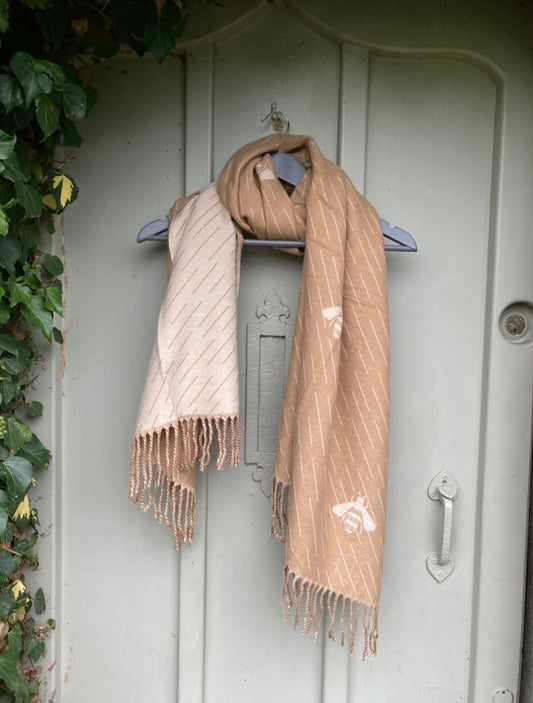 🍁🍂 Camel cream cashmere bee scarf
