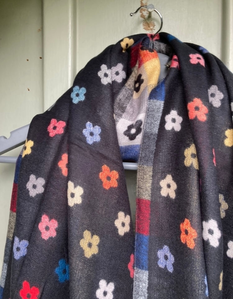 🍁🍂 Black flower scarf