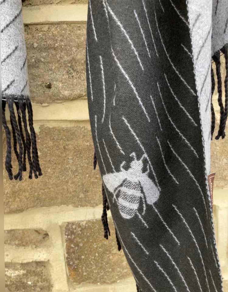 🍁🍂 Black grey cashmere bee scarf