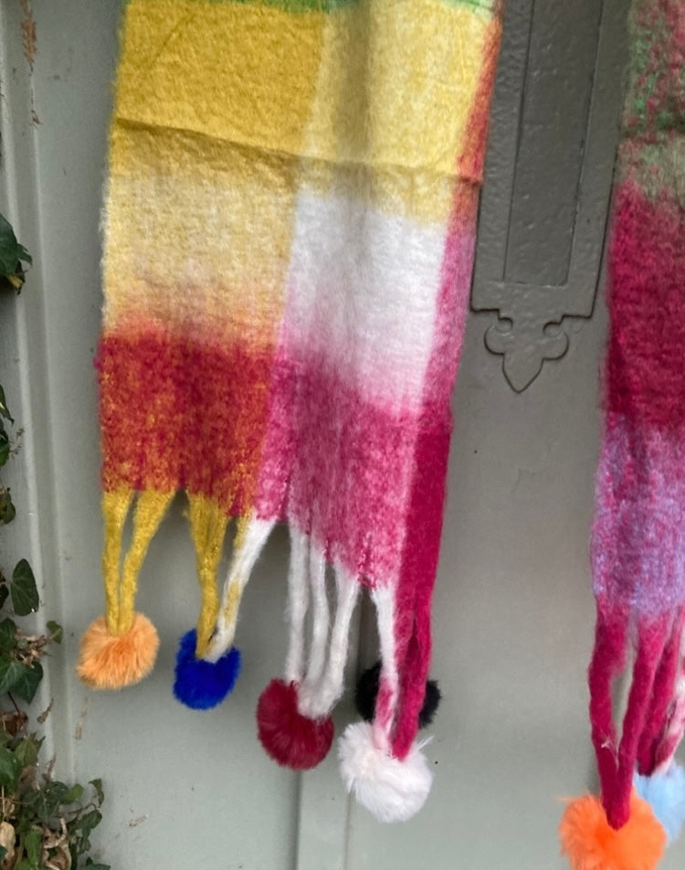 🍁🍂 Red green Pom check scarf