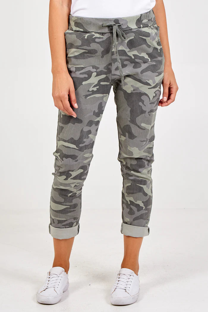 KHAKI CAMO MAGIC PANTS SIZE 16-24
